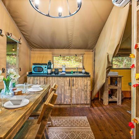 Firefly Season Glamping Hotel เซอเวียร์วีล ภายนอก รูปภาพ