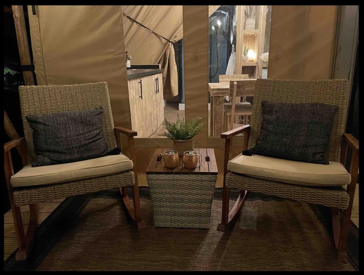 Firefly Season Glamping Hotel เซอเวียร์วีล ภายนอก รูปภาพ