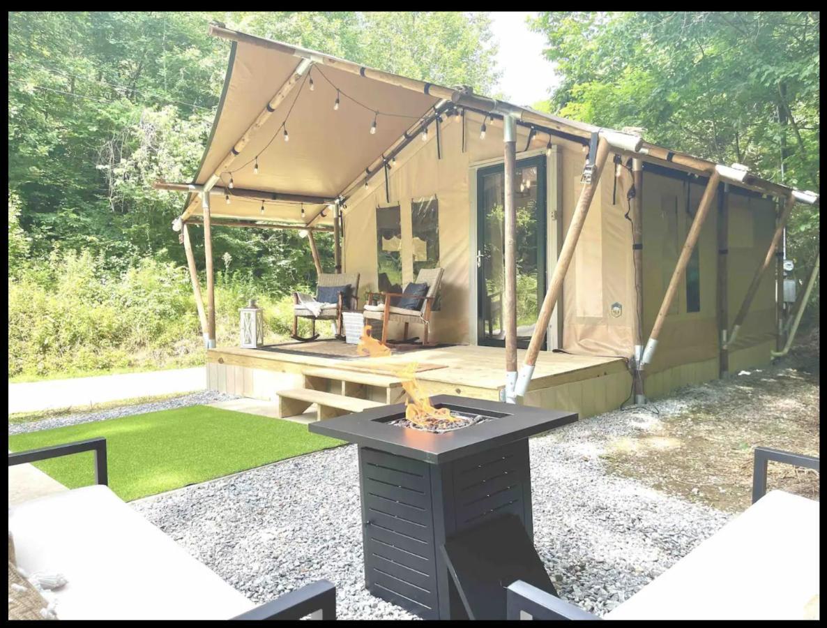 Firefly Season Glamping Hotel เซอเวียร์วีล ภายนอก รูปภาพ