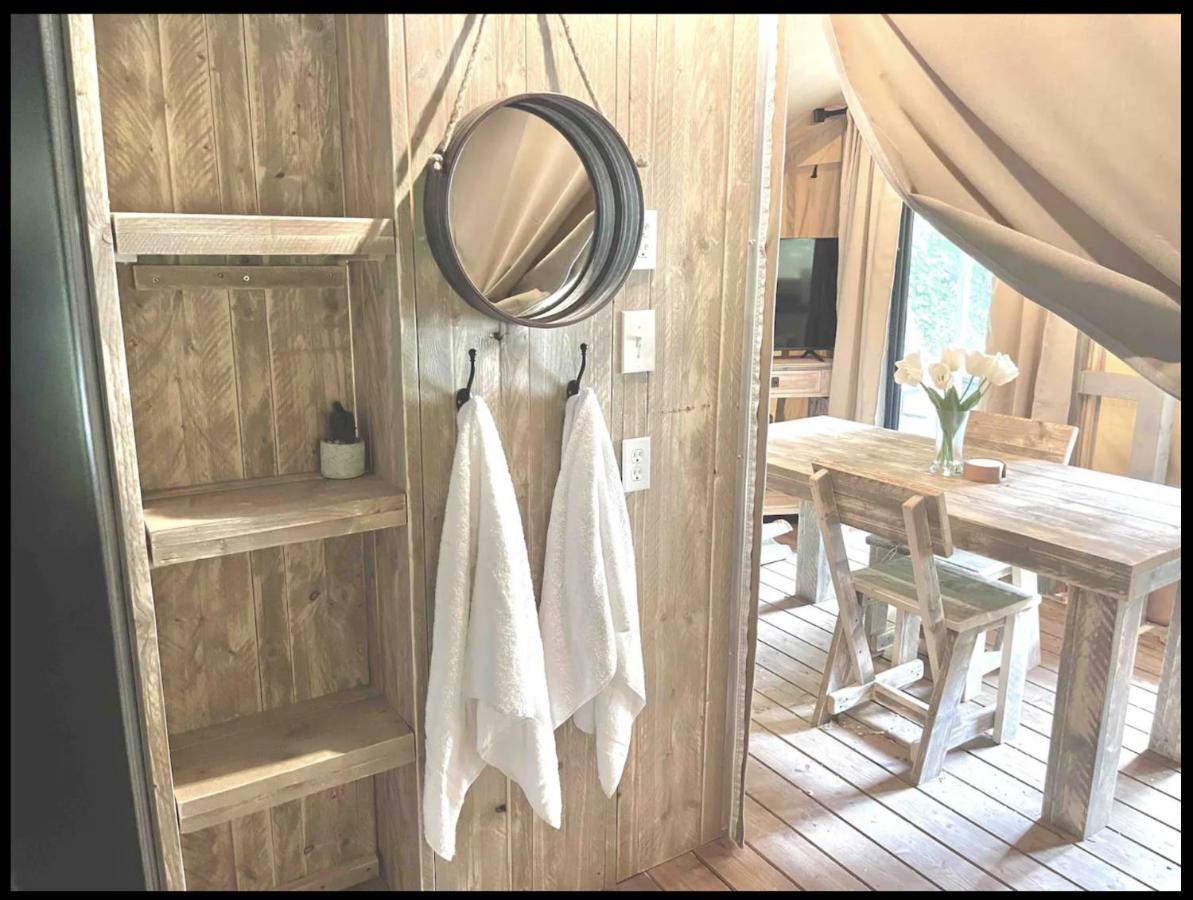 Firefly Season Glamping Hotel เซอเวียร์วีล ภายนอก รูปภาพ