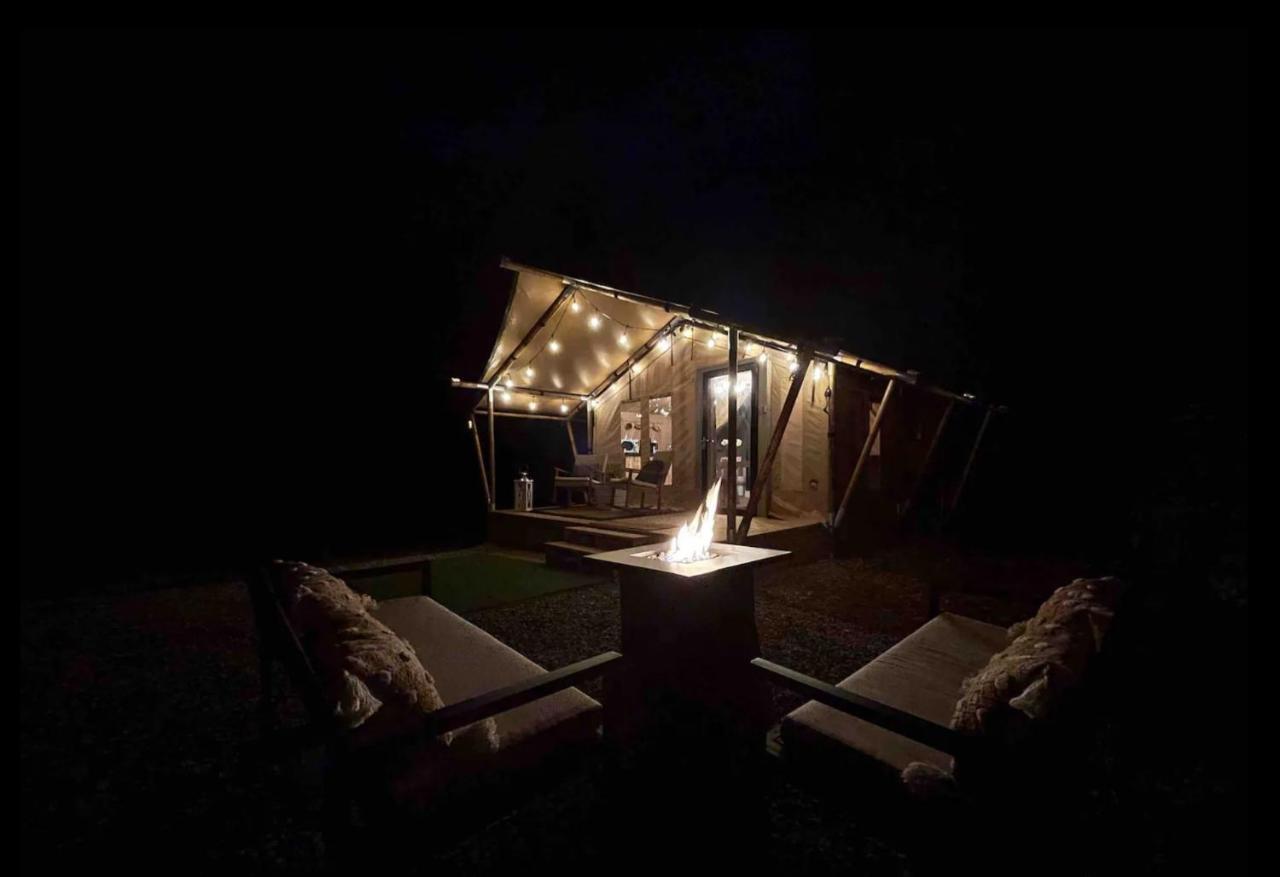 Firefly Season Glamping Hotel เซอเวียร์วีล ภายนอก รูปภาพ