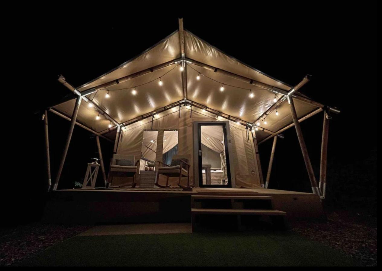 Firefly Season Glamping Hotel เซอเวียร์วีล ภายนอก รูปภาพ