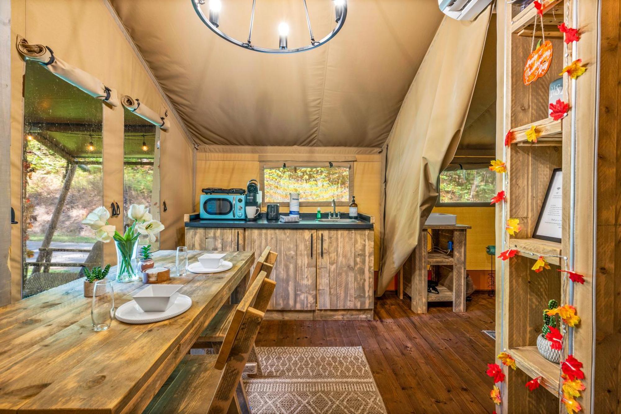 Firefly Season Glamping Hotel เซอเวียร์วีล ภายนอก รูปภาพ