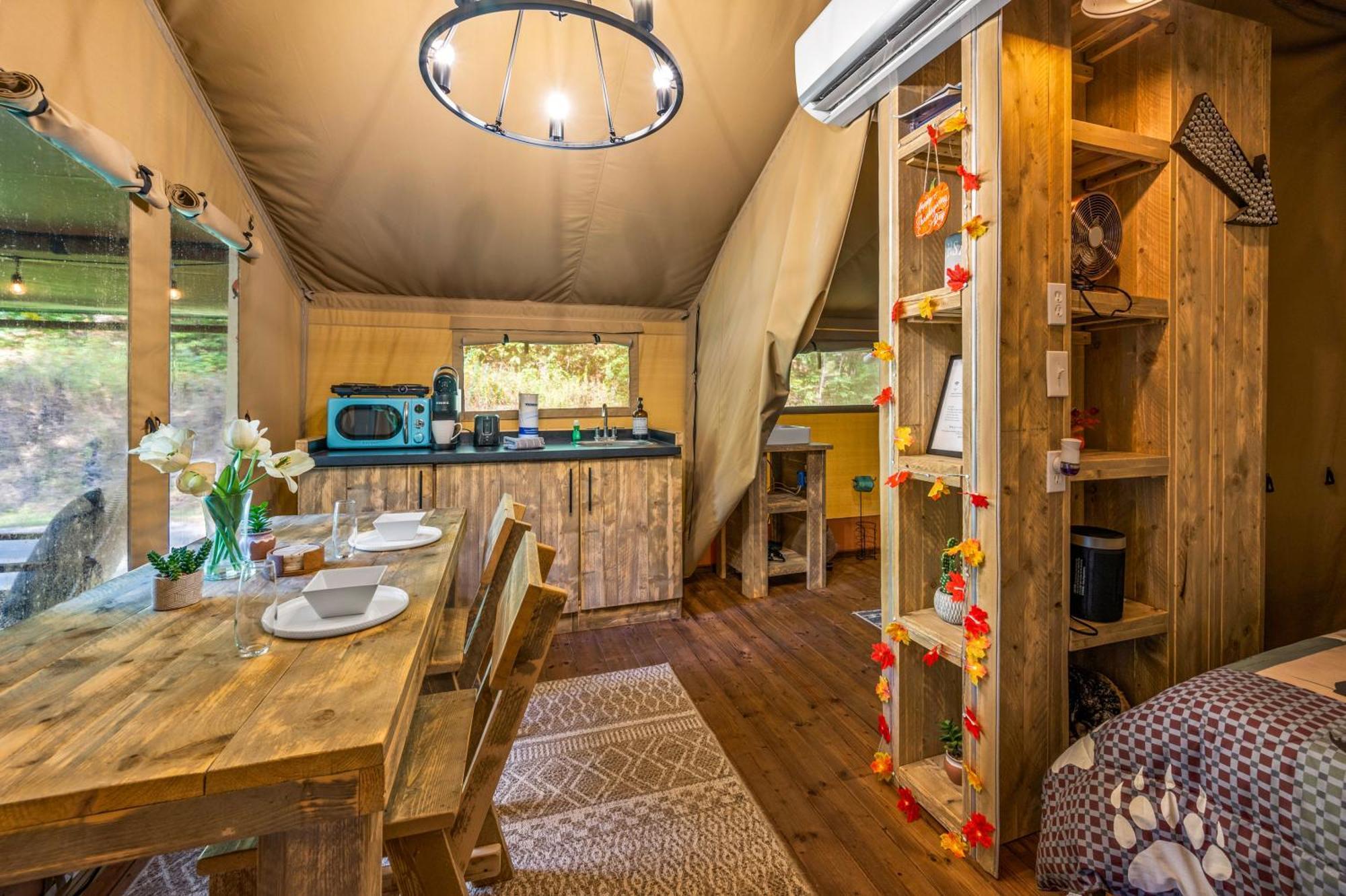 Firefly Season Glamping Hotel เซอเวียร์วีล ภายนอก รูปภาพ