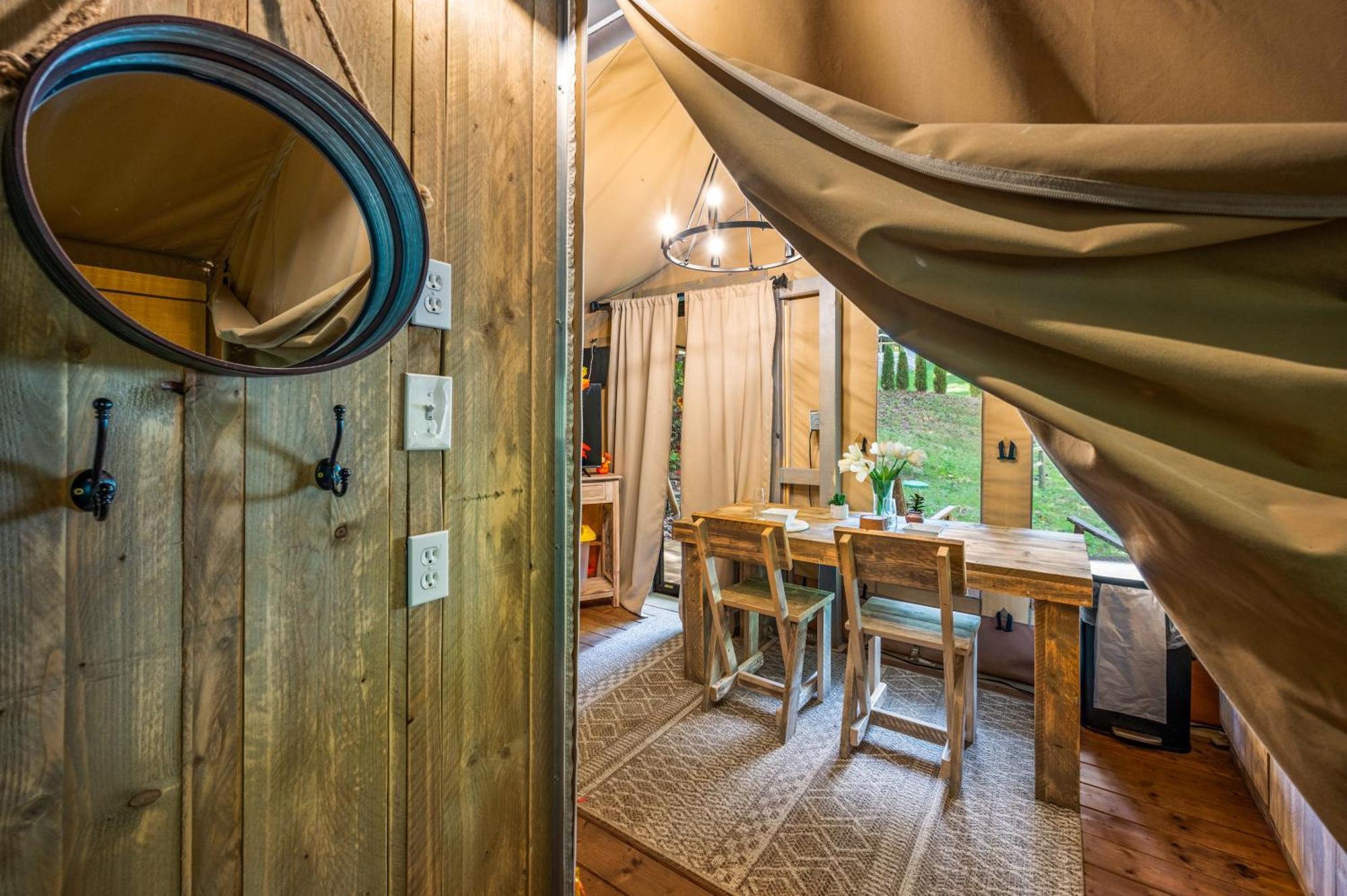 Firefly Season Glamping Hotel เซอเวียร์วีล ภายนอก รูปภาพ